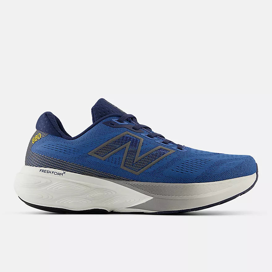 m880i15_nb_02_i.webp